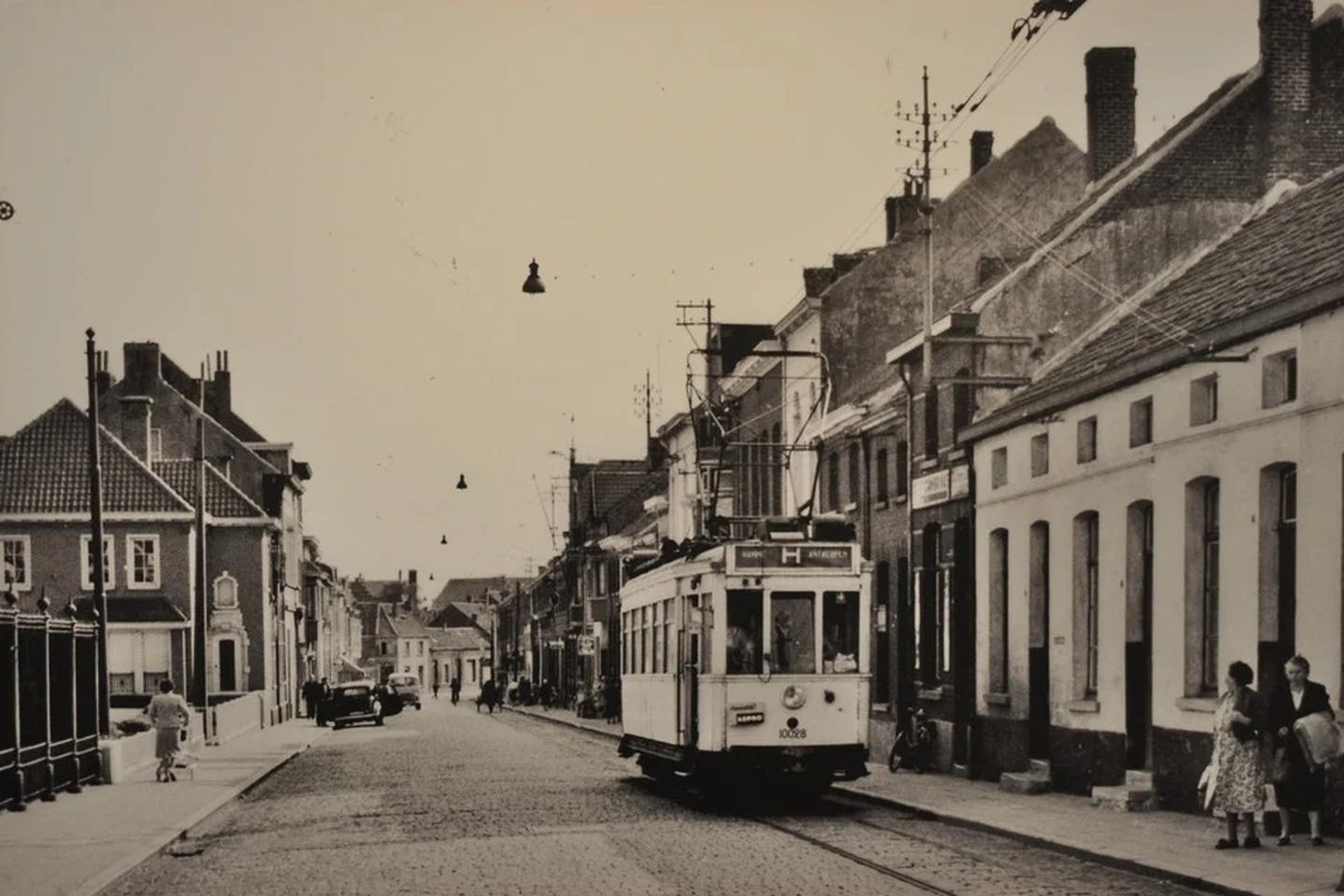 In de jaren 50 verhuisde juwelier naar de Kouterstraat.
