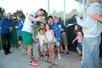 Zanger Maksim Stojanac neemt een foto met fans na zijn eerste thuiswedstrijd bij voetbalclub Verbroedering Zwijndrecht.