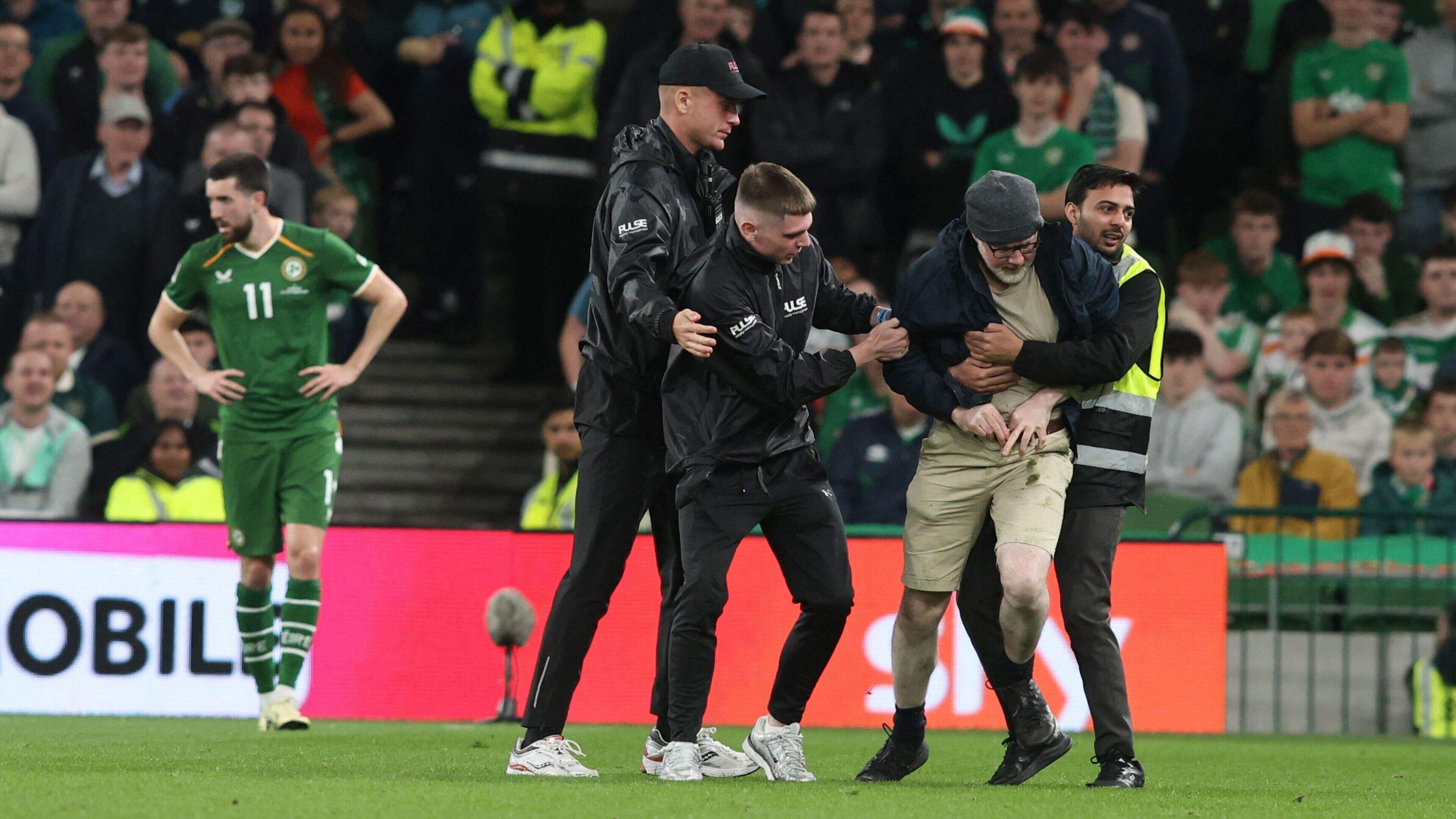 Nations League-duel tussen Ierland en Oostenrijk tweemaal onderbroken door pro-Palestijnse protesten