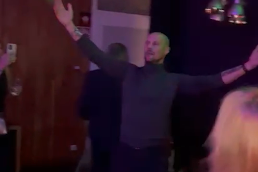 VIDEO. “Tommeke, Tommeke, Tommeke, wat doe je nu?” Tom Boonen toont hoe