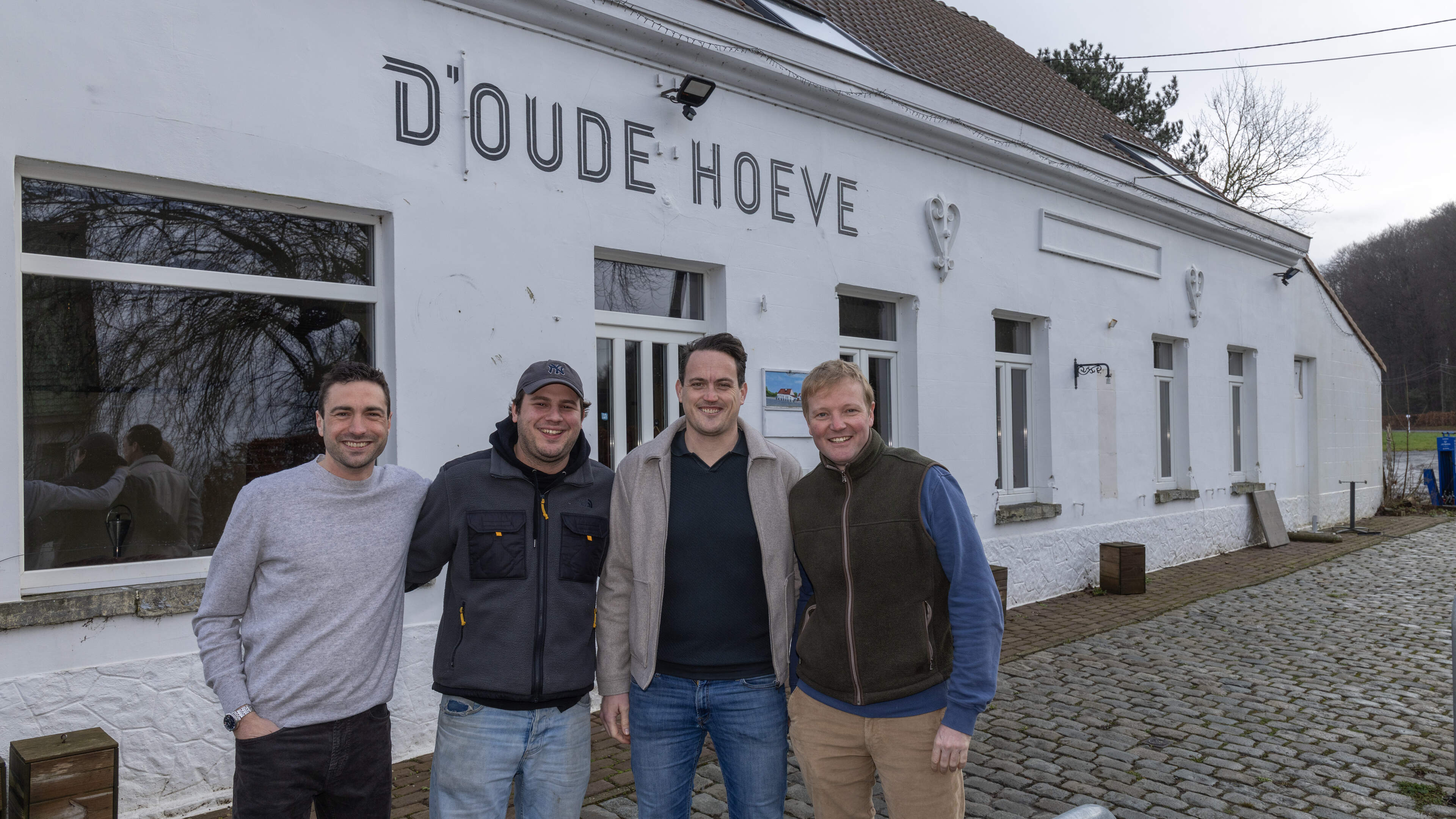 Iconisch wielercafé op parcours klassiekers heeft nieuwe uitbaters: “Voor elke koers zetten we een g