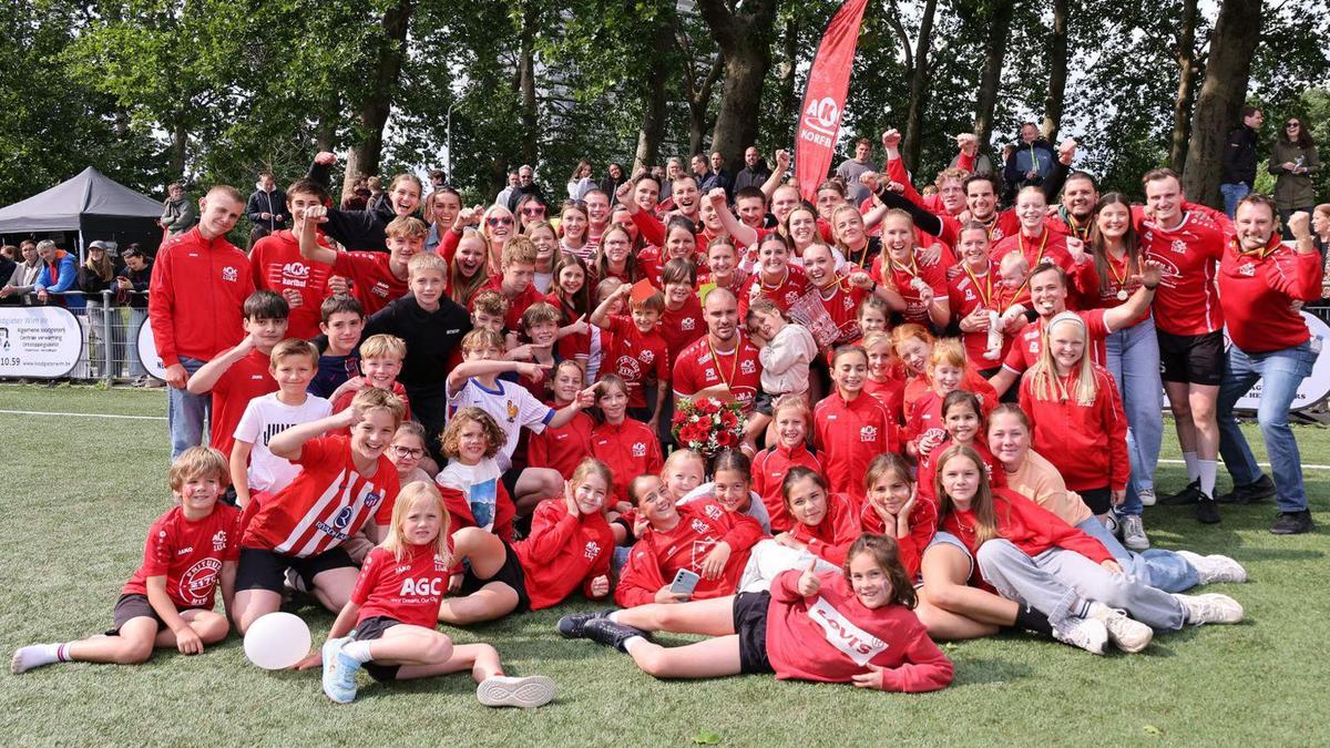 AKC/Luma kroont zich na zege tegen Boeckenberg tot landskampioen in veldkorfbal