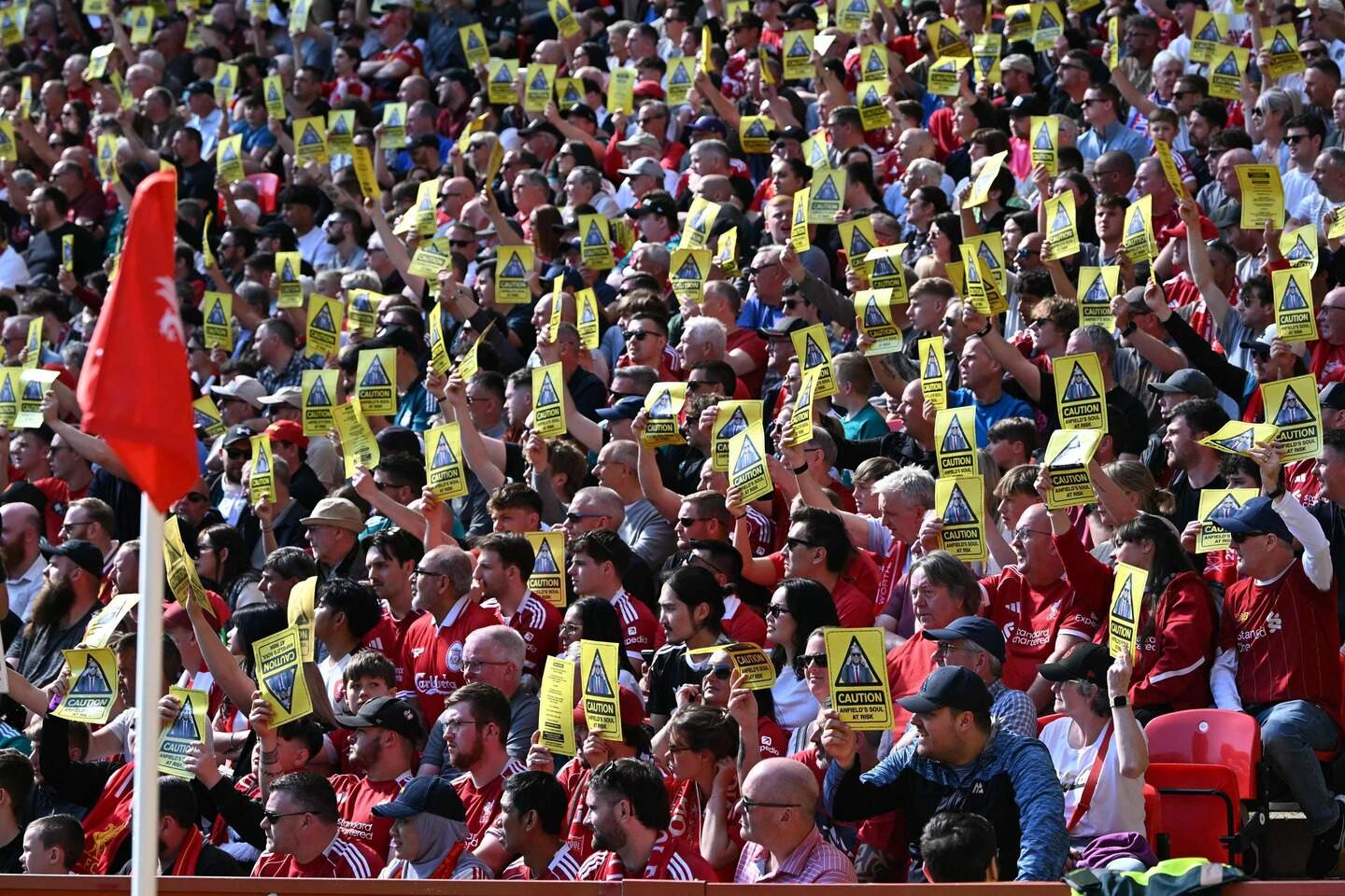 Liverpool-fans halen hun slag thuis: geplande prijsstijgingen worden ...