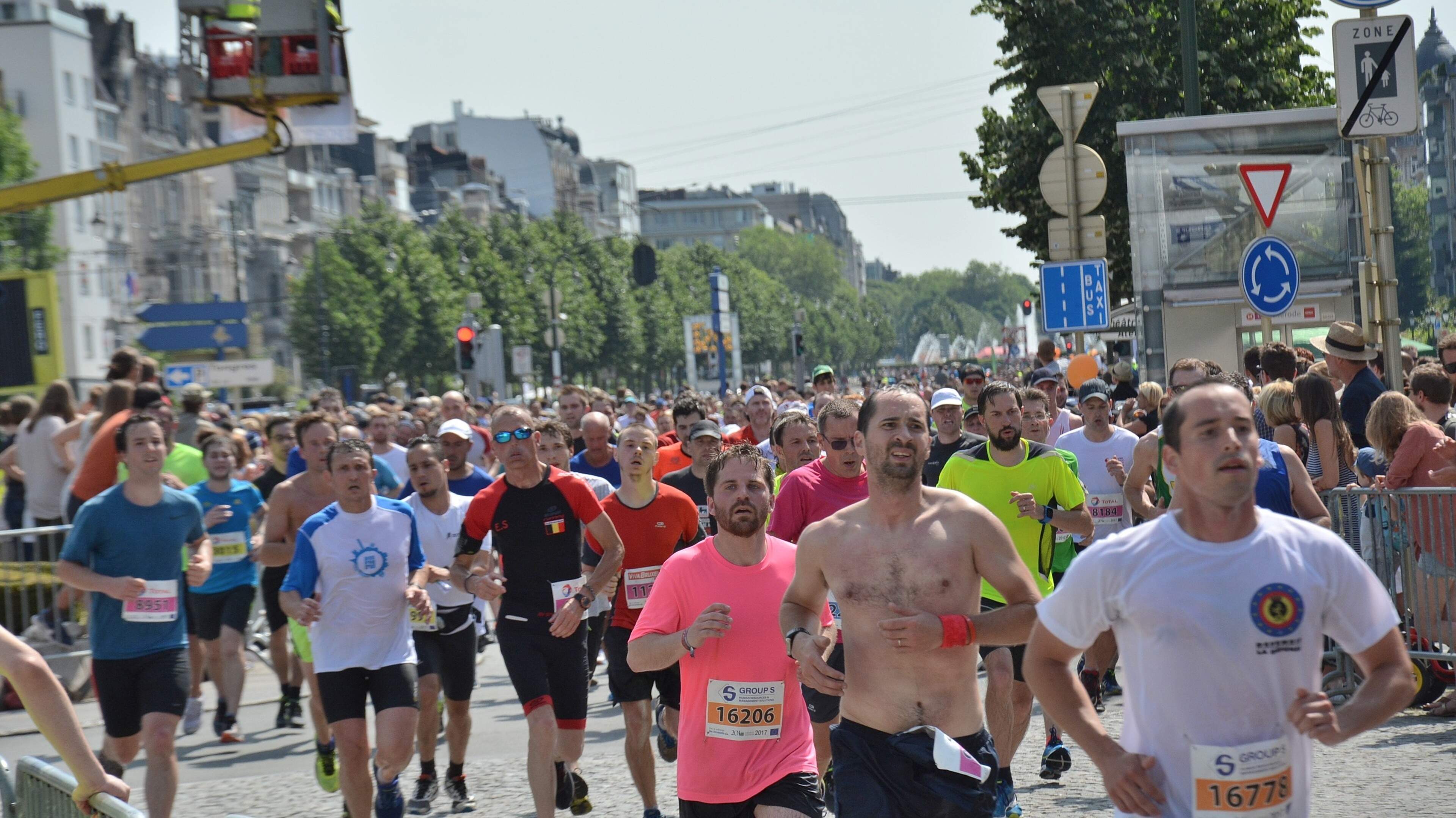 Tienduizenden sporters maken zich op voor 20 kilometer door Brussel ondanks warmte en kans op onweer