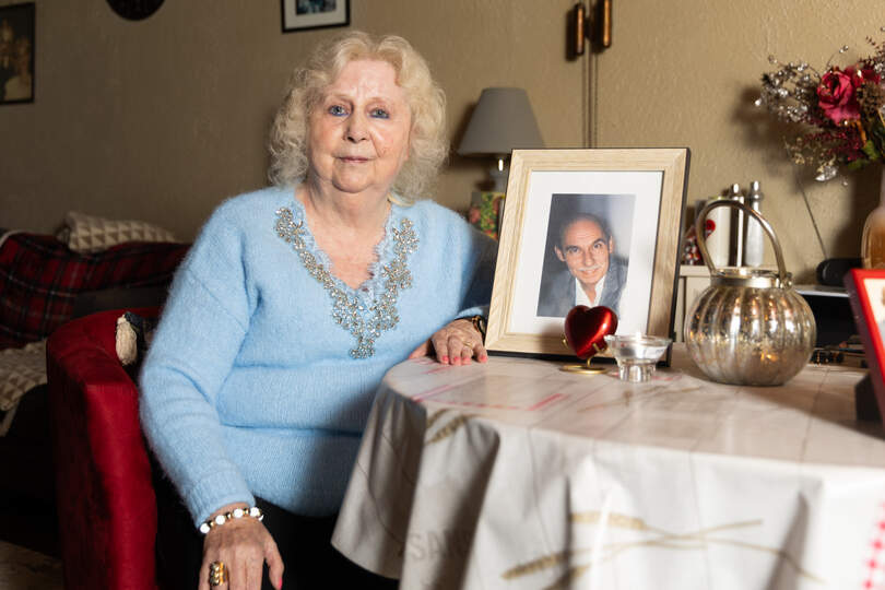 Martha verloor haar man nadat hij ‘s nachts vastzat in een tillift in een woonzorgcentrum.