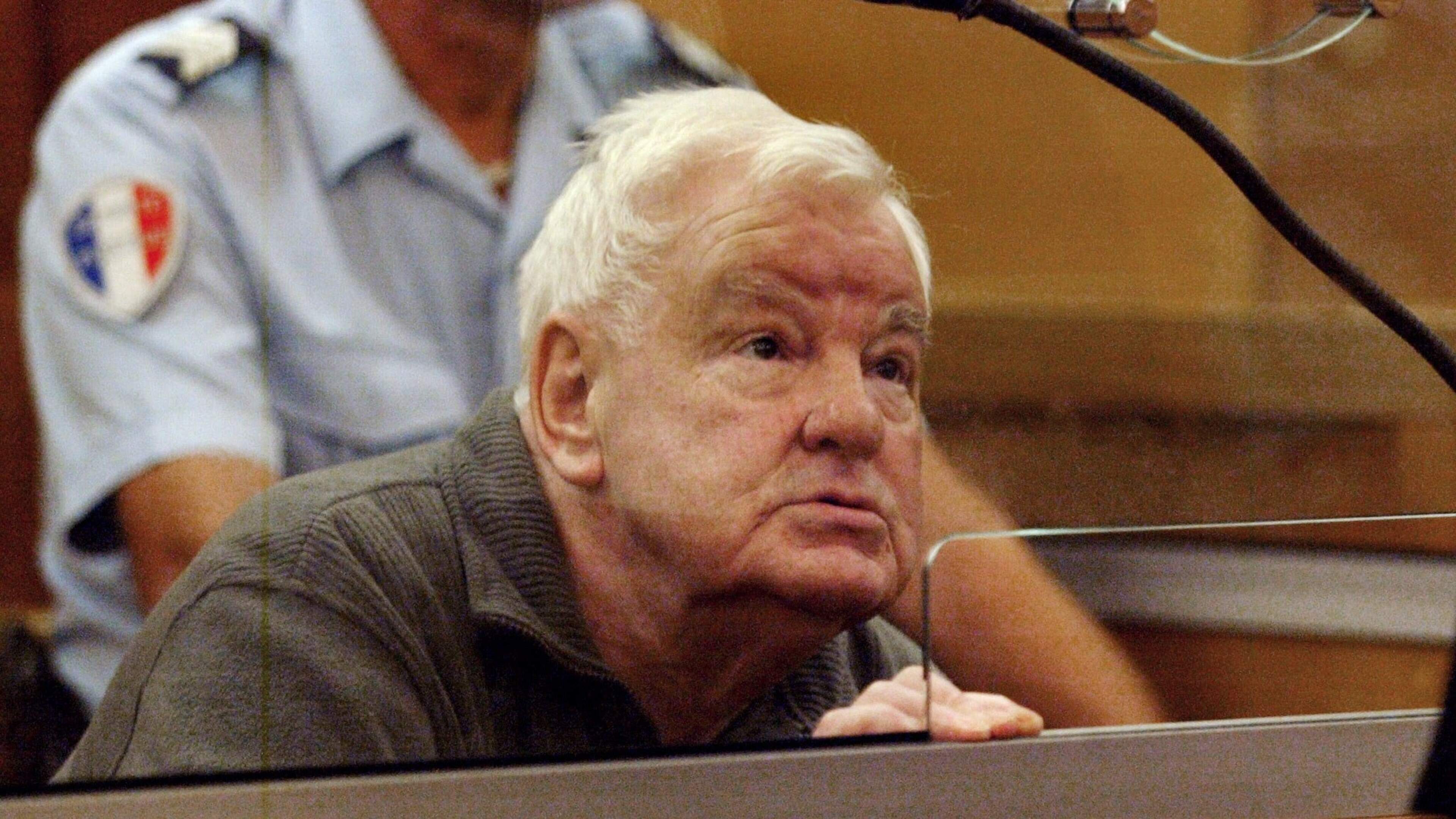 Wie is Émile Louis (79), de Franse seriemoordenaar met zijn eigen ’kerkhof’, waar hij minstens zeven vermoorde vrouwen begroef?