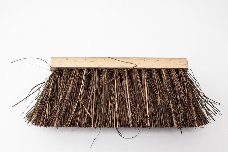 Yocada 61 cm grote bezem voor buiten, robuuste borstel voor buiten, stijve borstelharen voor het reinigen van terras, garage, dek, beton, hout, steen, tegels, vloer, 165,9 cm lang