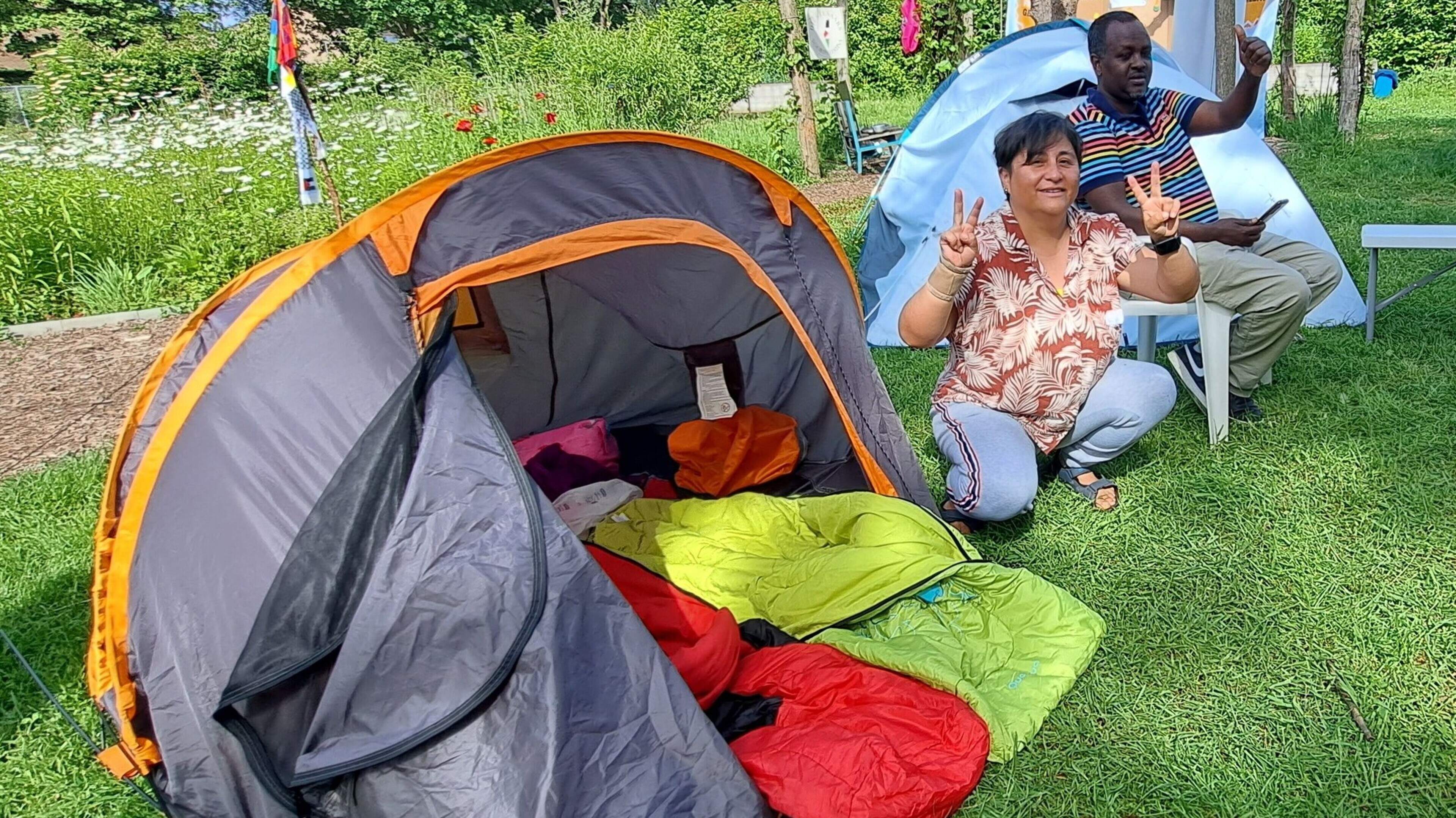 Mensen slapen in tenten om dakloosheid onder de aandacht brengen : “Ook in deze regio zijn er dak- en thuislozen”