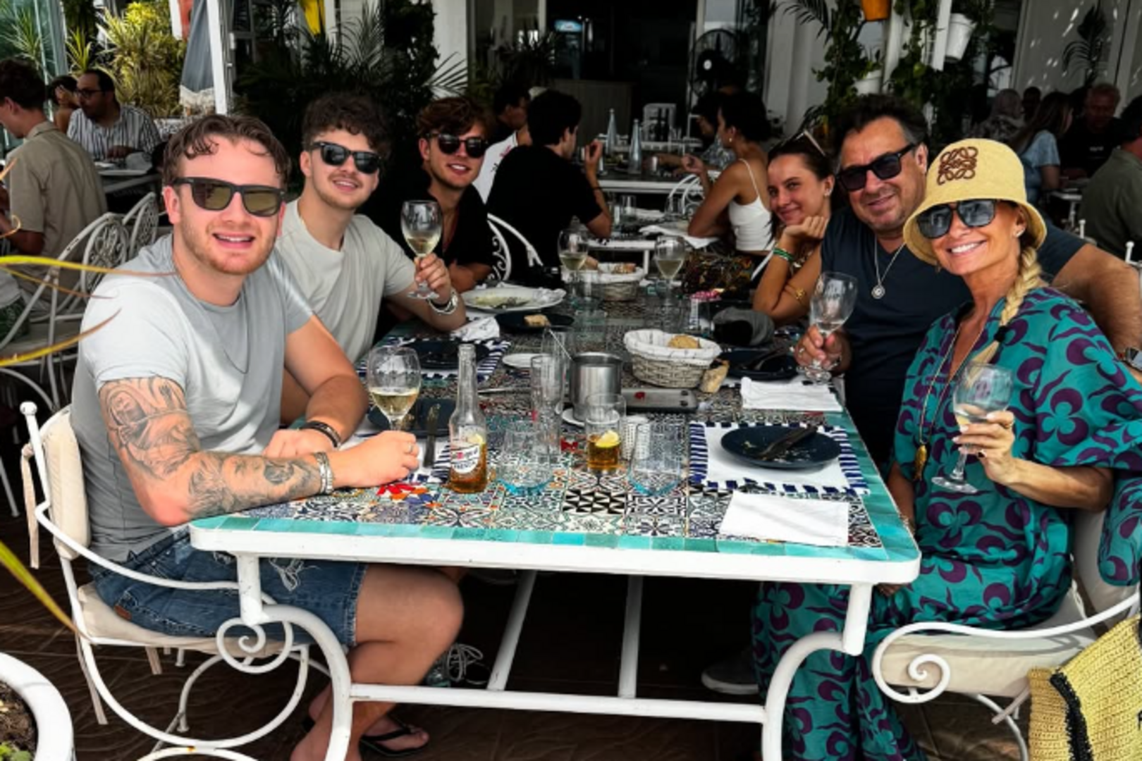 Leontine ging samen met ex-man Marco Borsato op vakantie: "We zijn nog  steeds een gezin" | HBVL