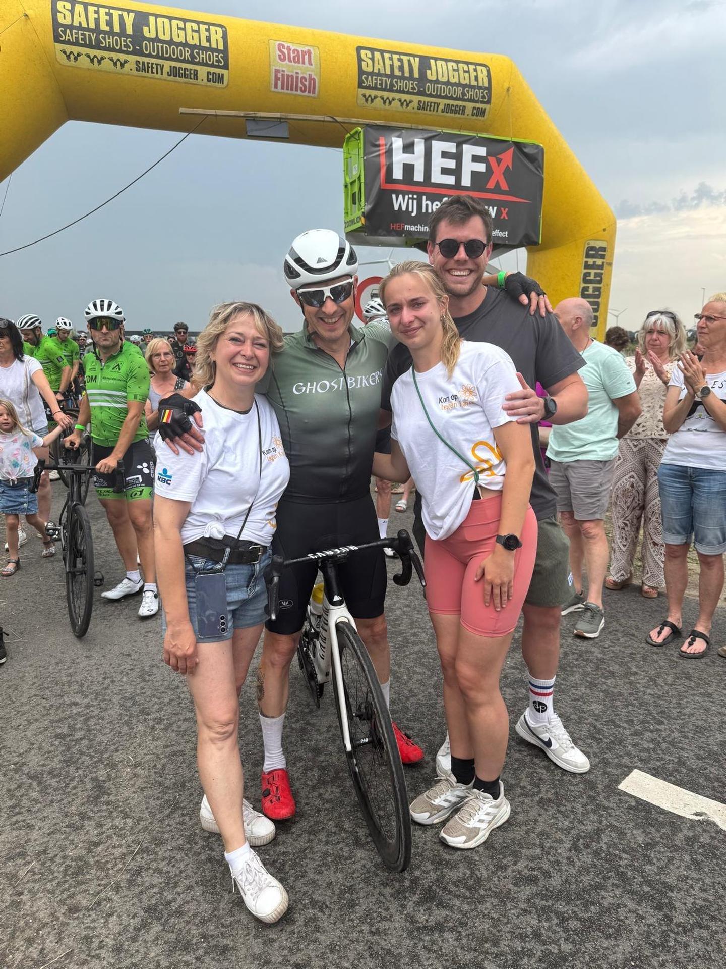 Het gezin van Gino aan de meet.