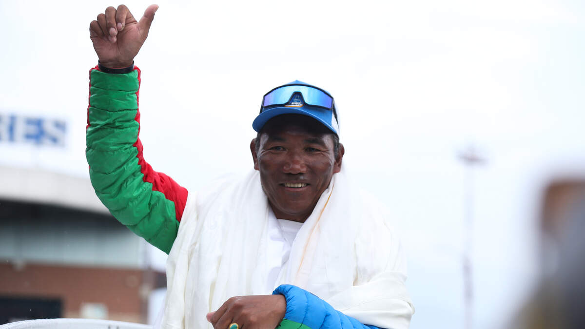 Nieuw record: Sherpa bereikt voor de 32ste keer de top van de Mount ...