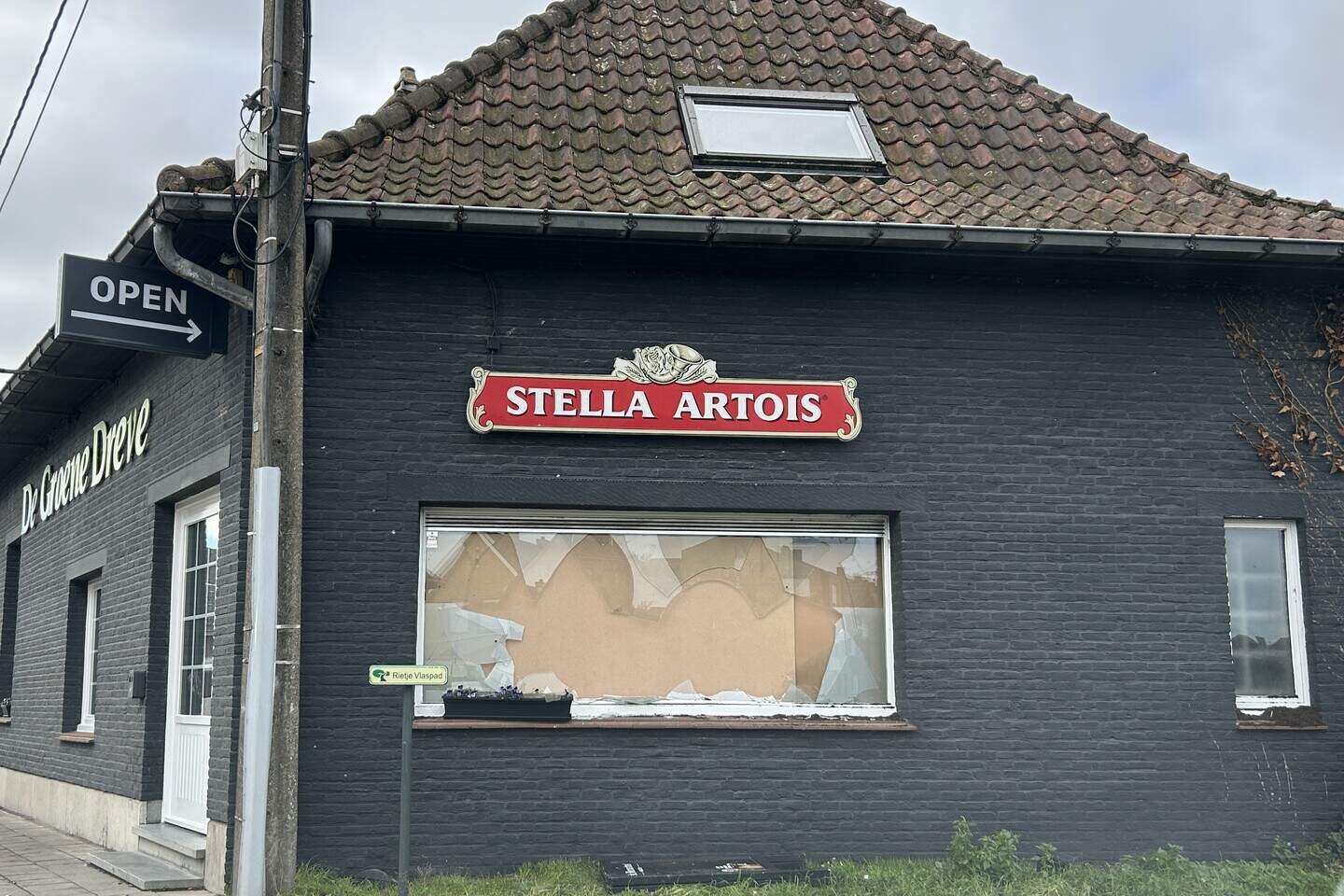 Verjaardagsfeest eindigt in mineur als onbekenden met aanwezigen op de ...