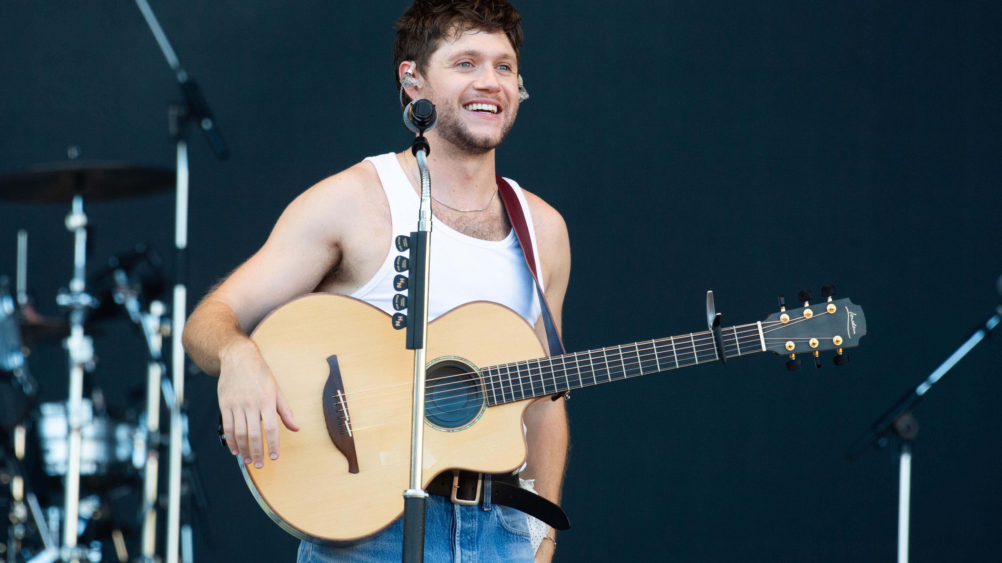 RECENSIE. ‘Dinner party’ van Niall Horan: Verliefde positieve sferen