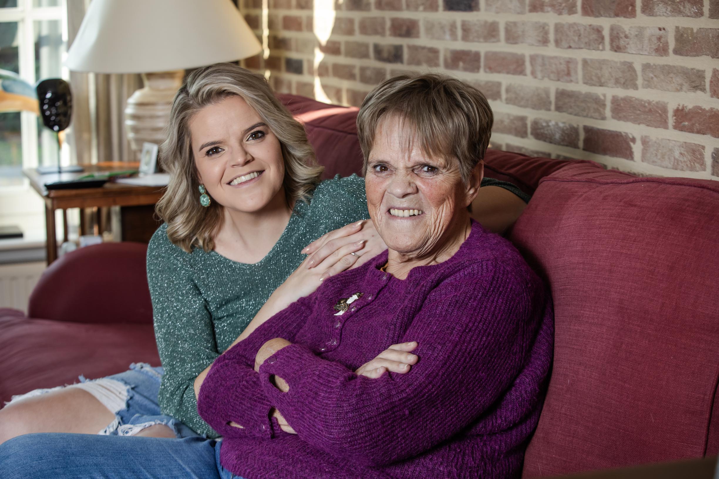 Mijn geest is nog altijd ontembaar, maar mijn lijf niet meer”: Margriet  Hermans en dochter Celien over samen optreden, en zeventig worden |  Nieuwsblad