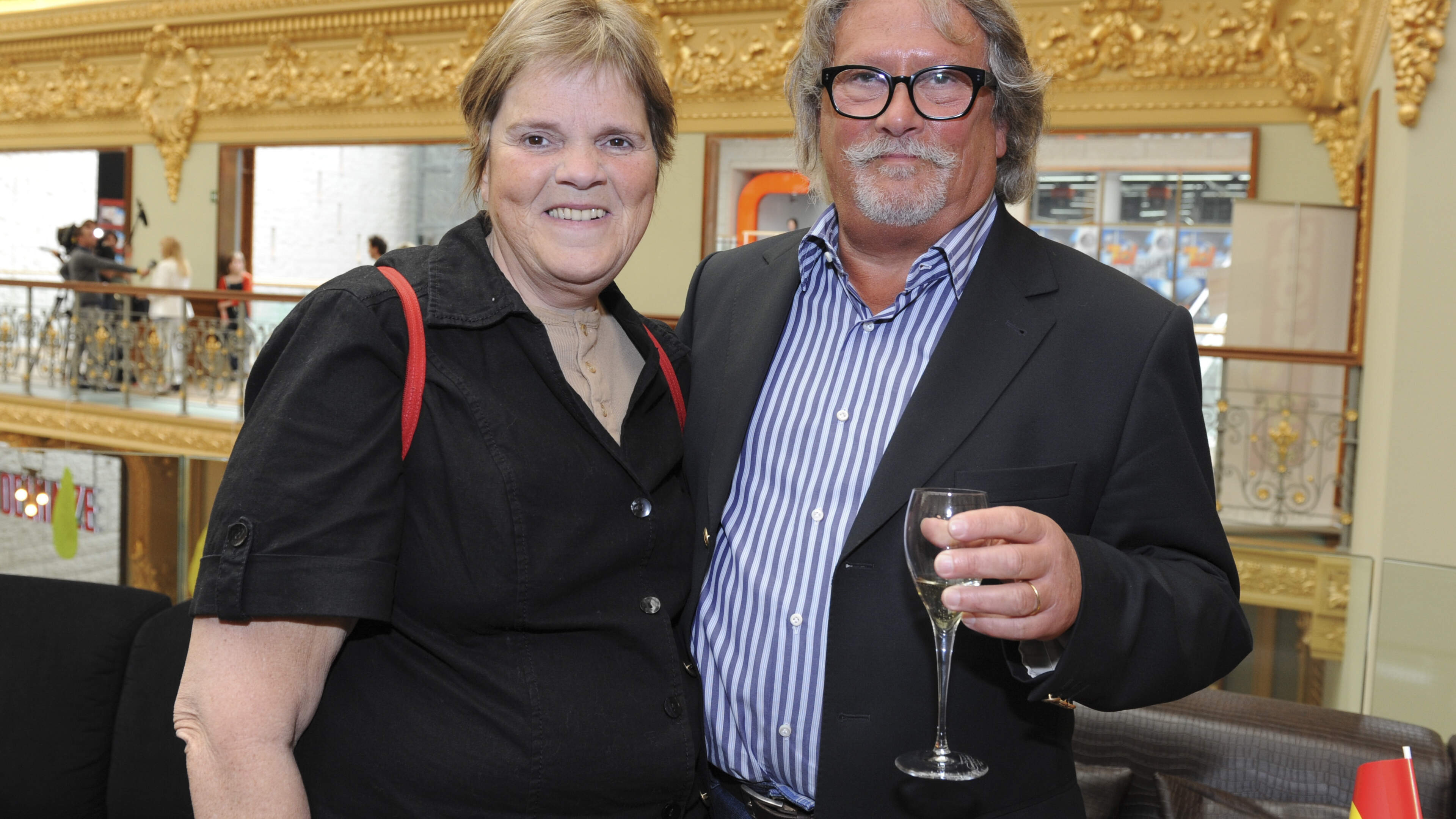 Ze leerden elkaar kennen op een concert en trouwden in Las Vegas: wie is Frank  Deloof, de man van Margriet Hermans? | Nieuwsblad