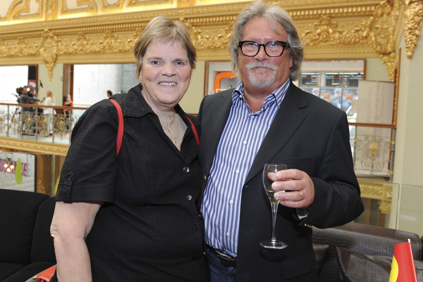 Ze leerden elkaar kennen op een concert en trouwden in Las Vegas: wie is  Frank Deloof, de man van Margriet Hermans? | GVA