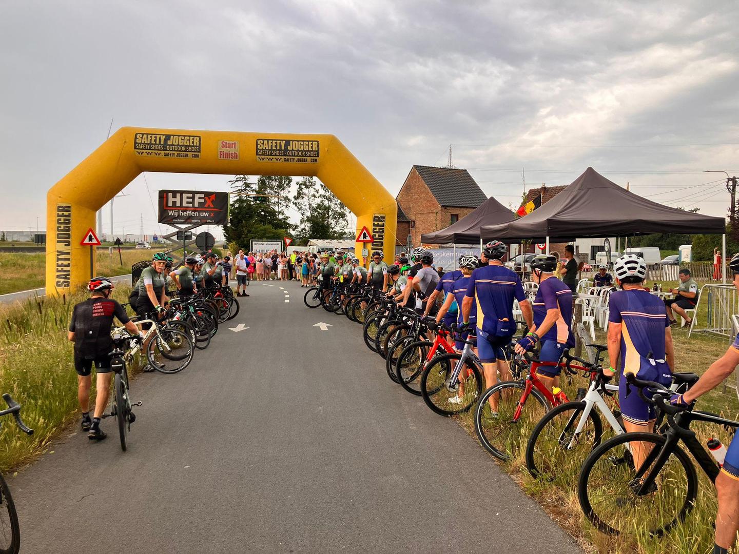 Een erehaag wachtte Gino op bij zijn 204de ronde.