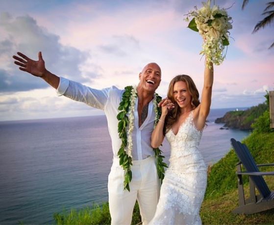 Na twaalf jaar: ‘The Rock’ getrouwd op Hawaï | Nieuwsblad