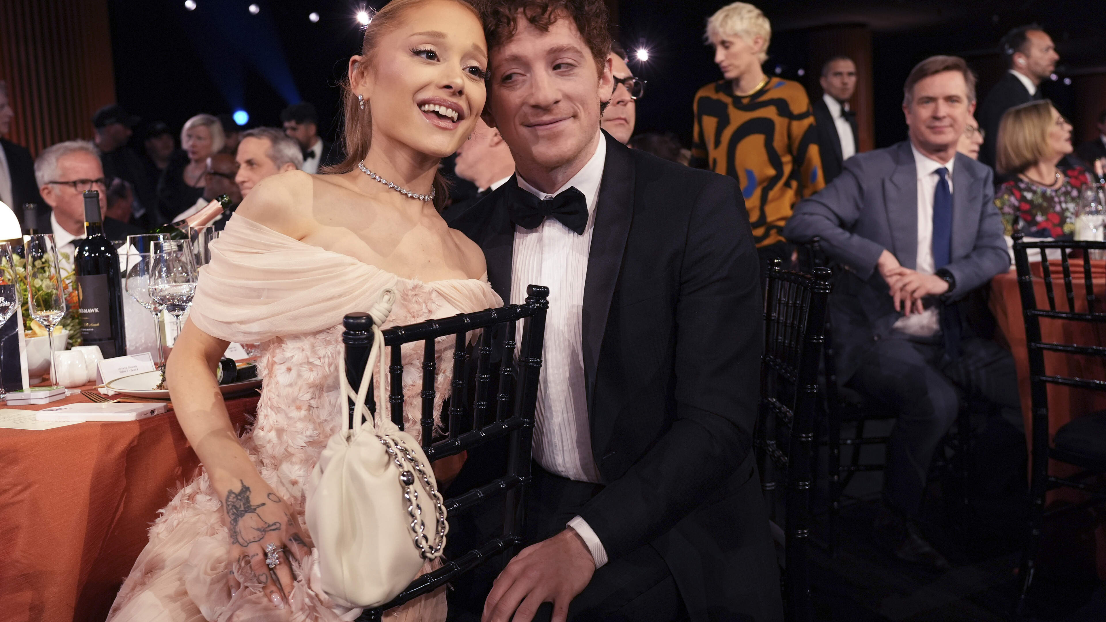 Ariana Grande en ‘Wicked’-collega Ethan Slater na 