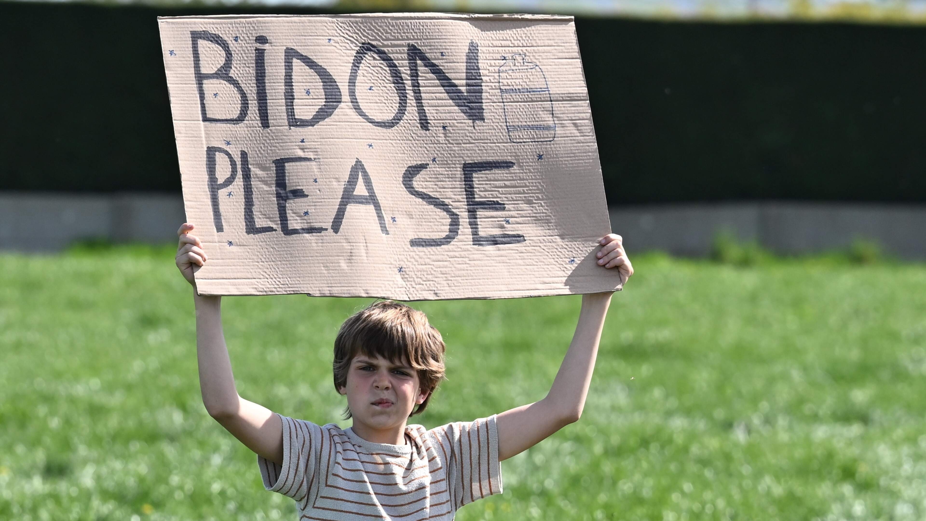 Giro d’Italia vraagt wielrenners uitdrukkelijk om niet meer in bidons te plassen