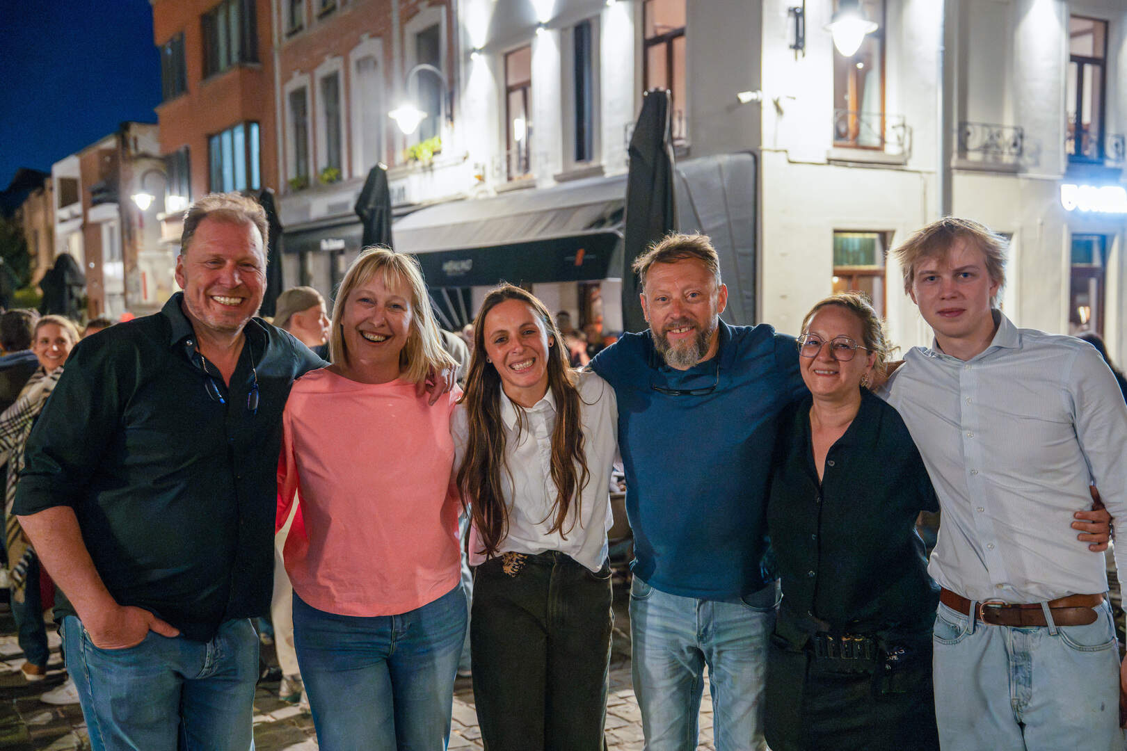 Café Memling wordt na vijf jaar overgenomen: “Het Kleine Marktje staat ...