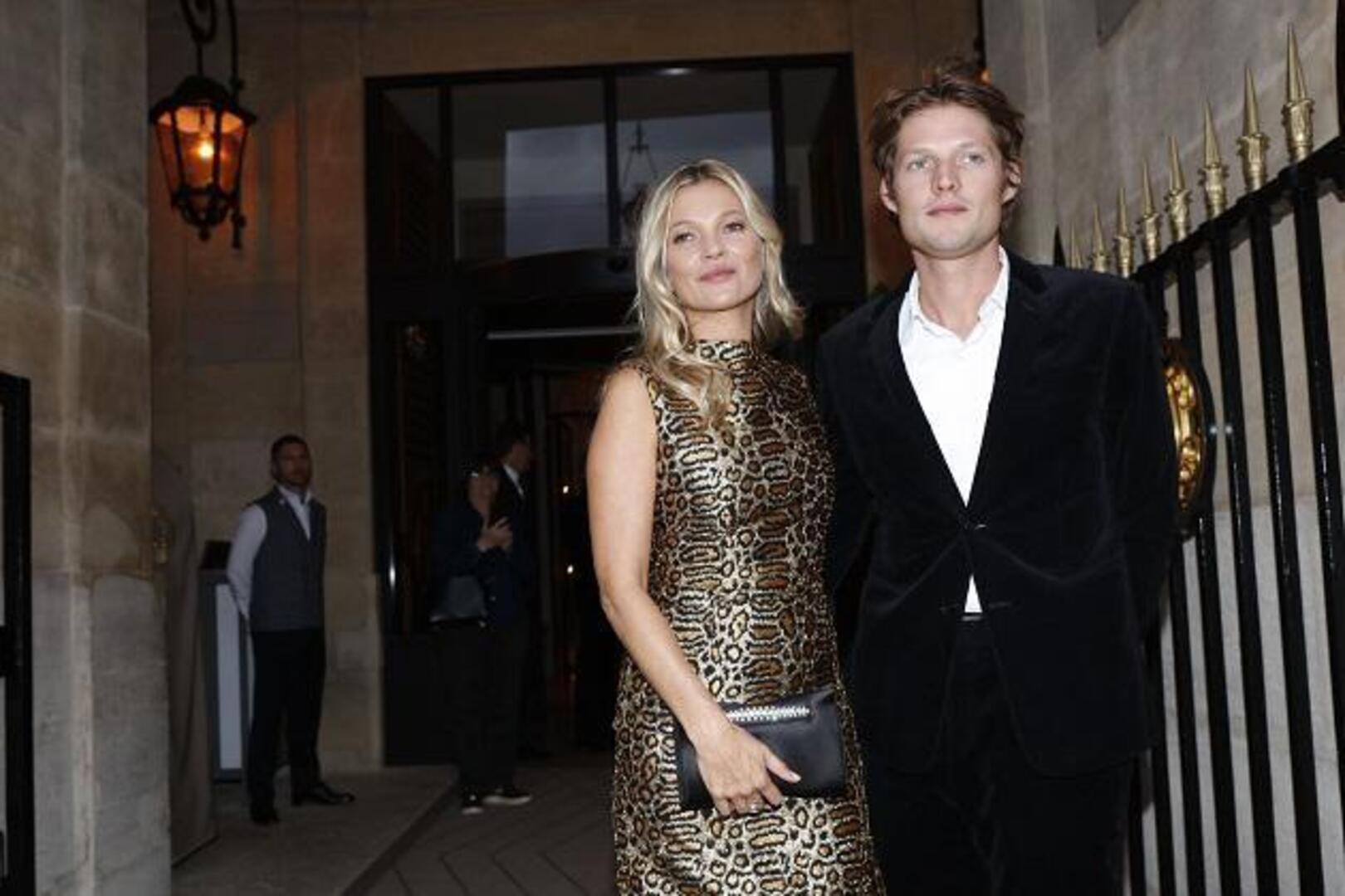 Is Kate Moss in alle stilte getrouwd? Ring doet vermoeden van wel ...