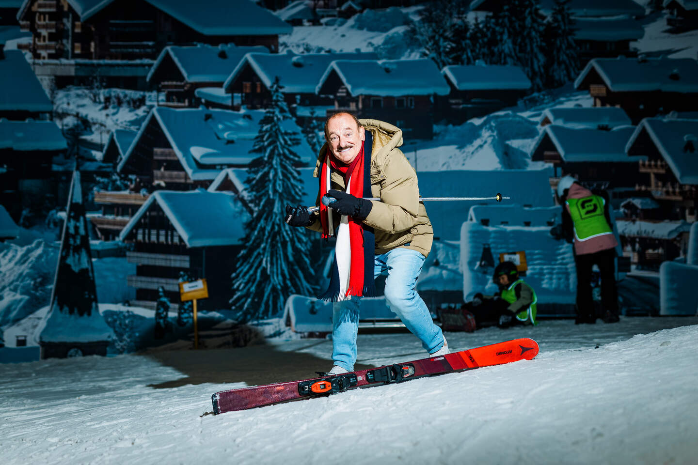 Hugo gaat op de skilatten staan voor de winterrevue ‘Let it snow’ in Blankenberge.