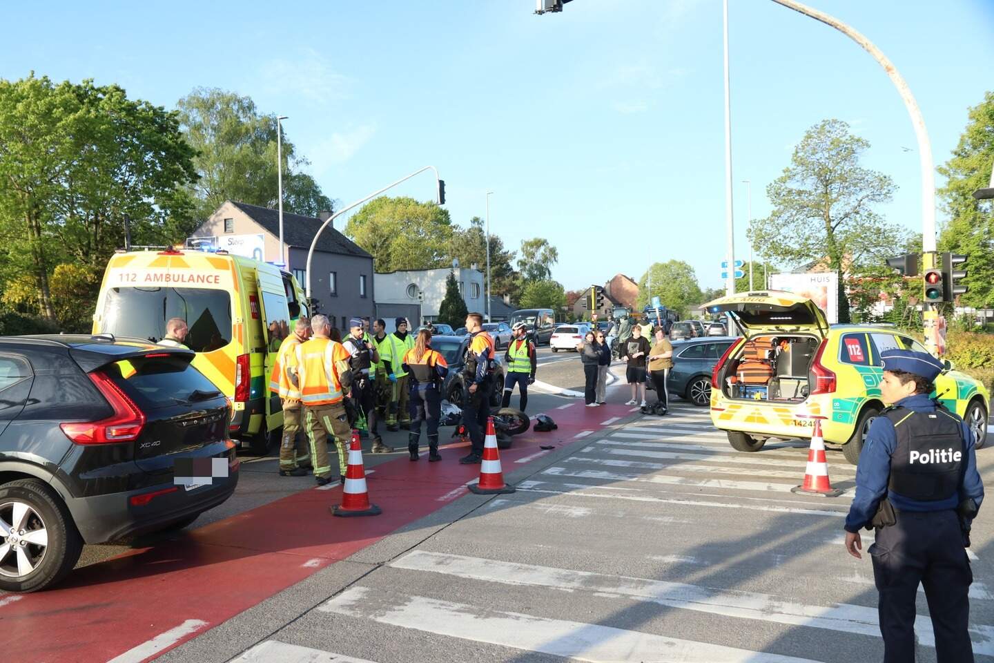 Verschillende passanten zagen het ongeval gebeuren. 