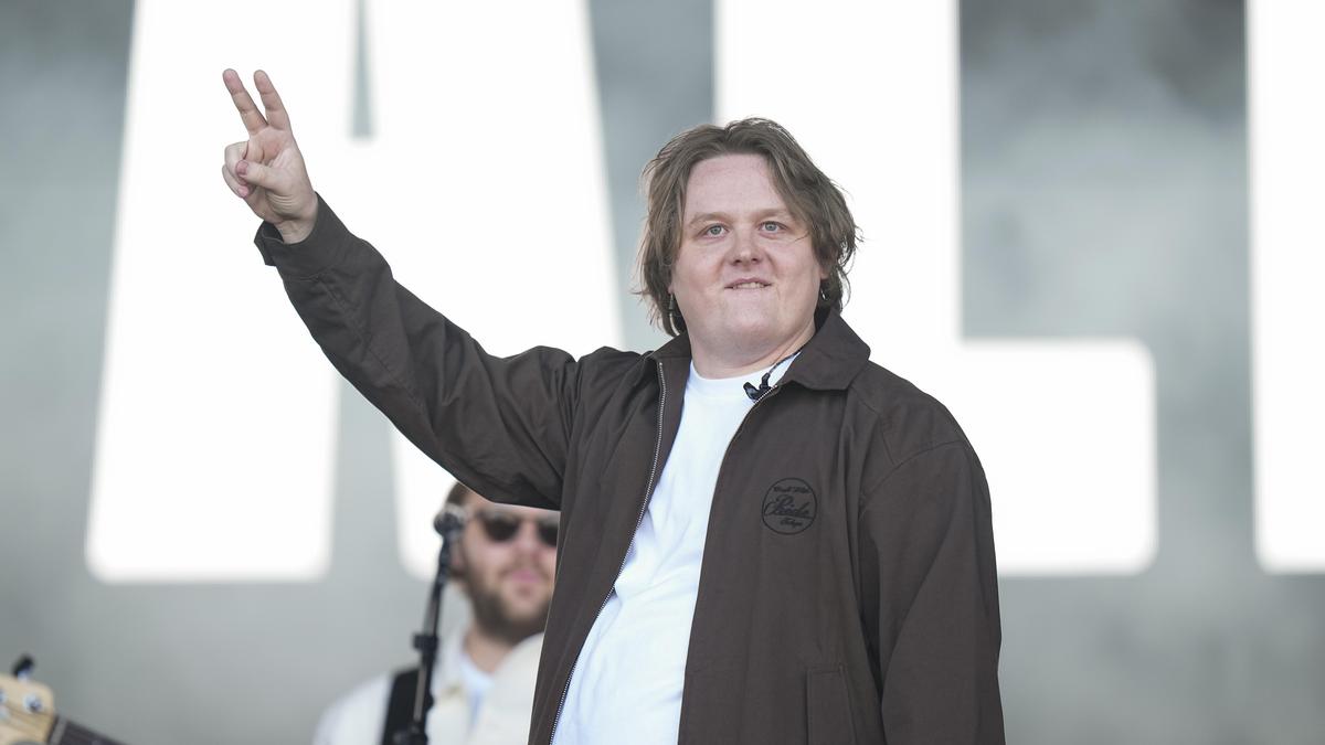 ‘Survive’ by Lewis Capaldi immediately on one in British charts: “People have to realize that this is great for me”