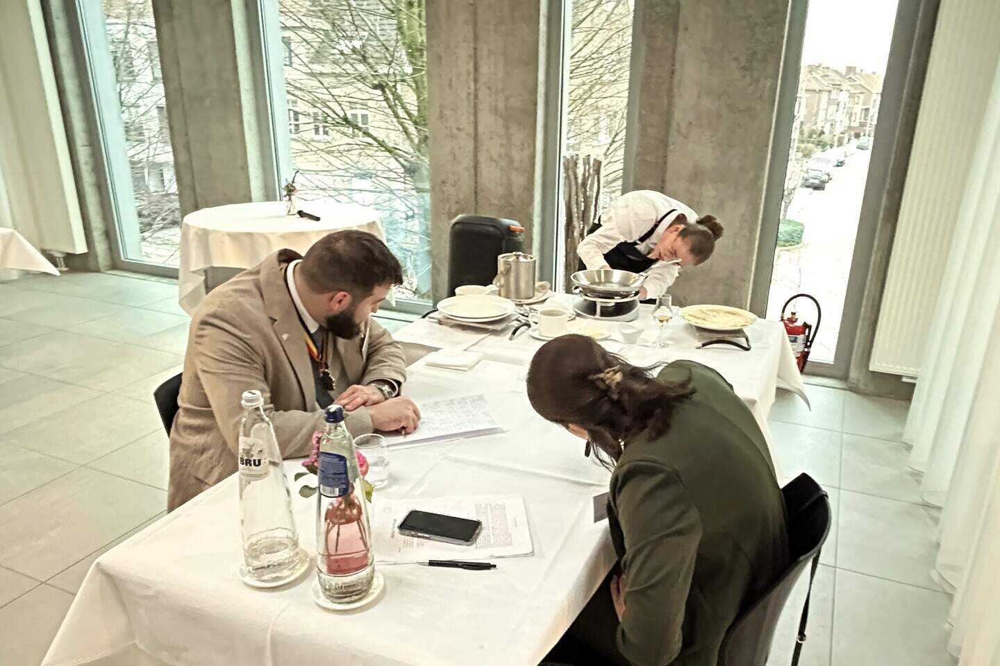 Lara en Thomas zetten hun hotelschool op de kaart in derde editie van ...
