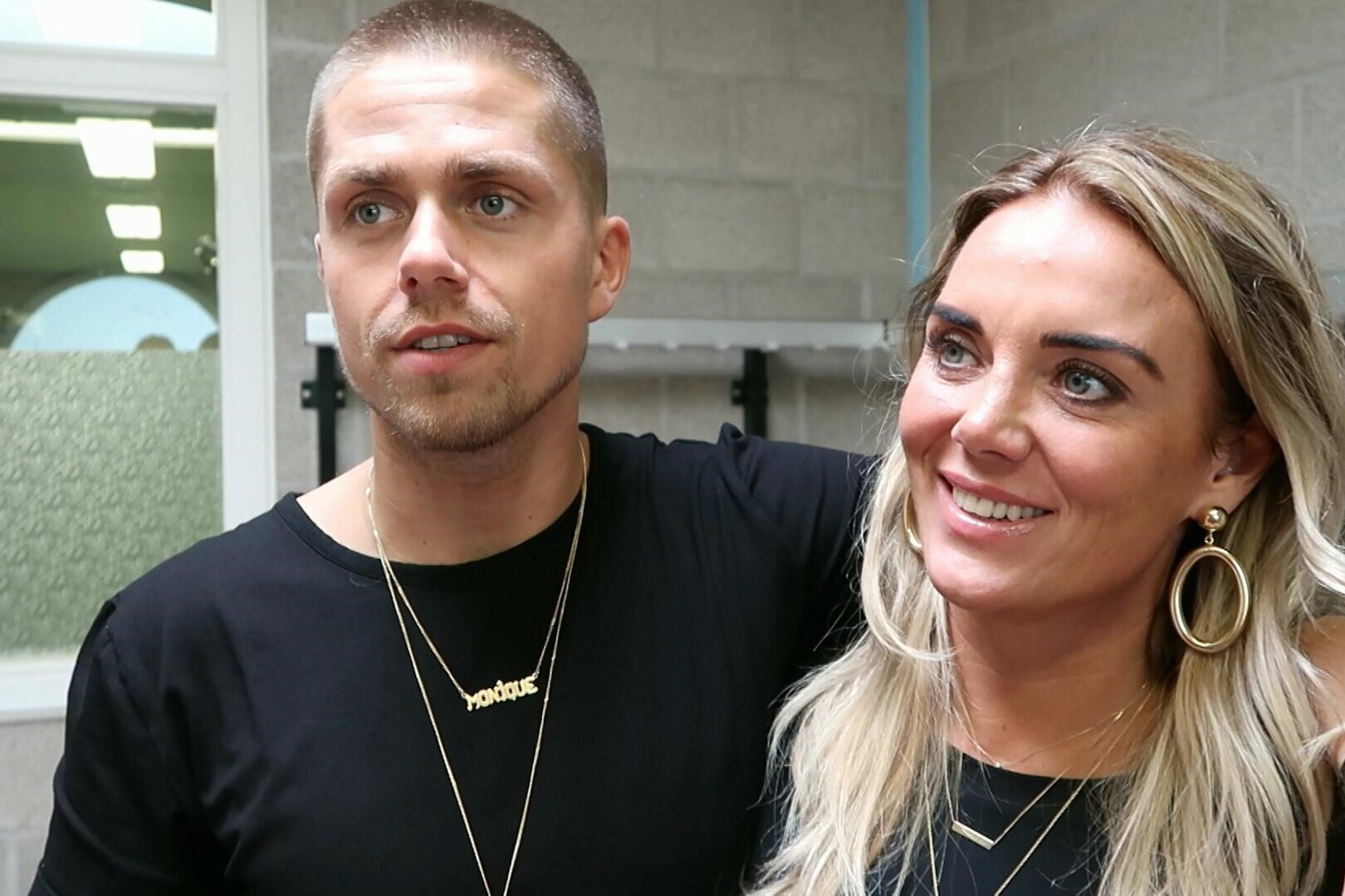 Andr&eacute; Hazes en vriendin Monique definitief uit elkaar ...