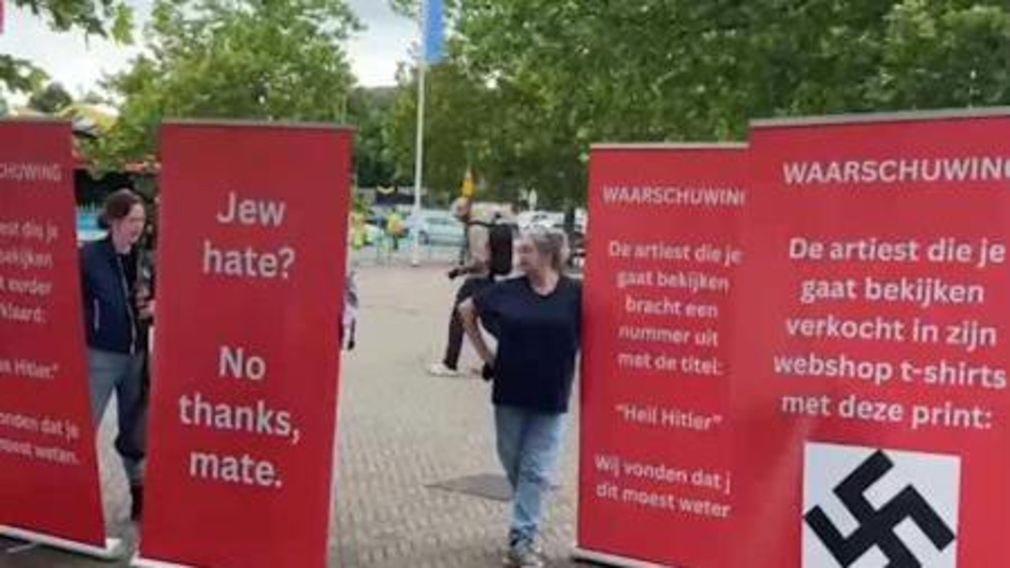 Vreedzaam protest bij eerste concert van Kanye West in Nederland