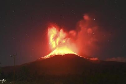 In this photo released by Geological Agency (Badan Geologi) of the Indonesia's Ministry of Energy and Mineral Resources, lava glows on the slope of Mount Lewotobi Laki-Laki during an eruption in East Flores, Indonesia, Friday, August. 1, 2025. (Badan Geologi via AP)