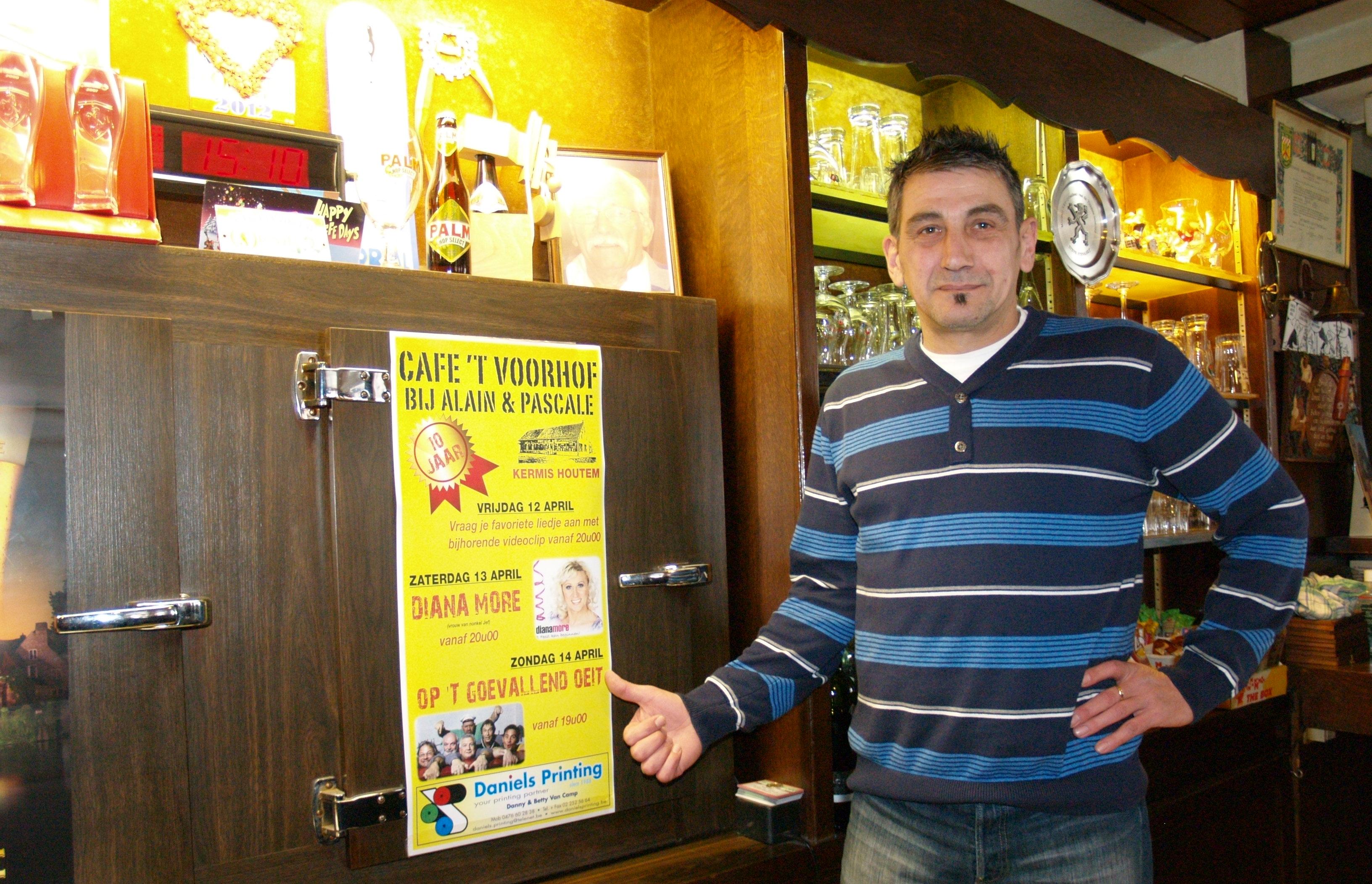 Alainke tapt al tien jaar in café het Voorhof