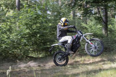 Thierry Sarasyn test de elektrische motor zero XE