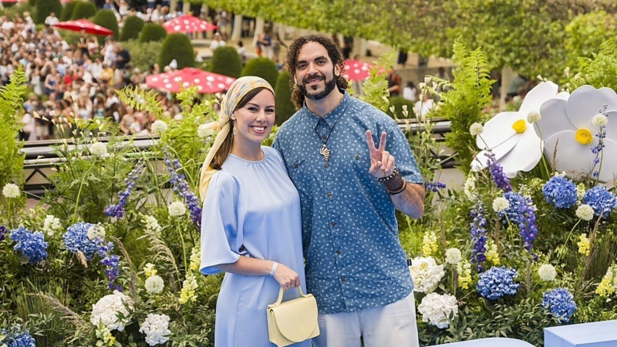 Adil El ArbiとLoubna Khalkhaliは赤ちゃんを期待しています