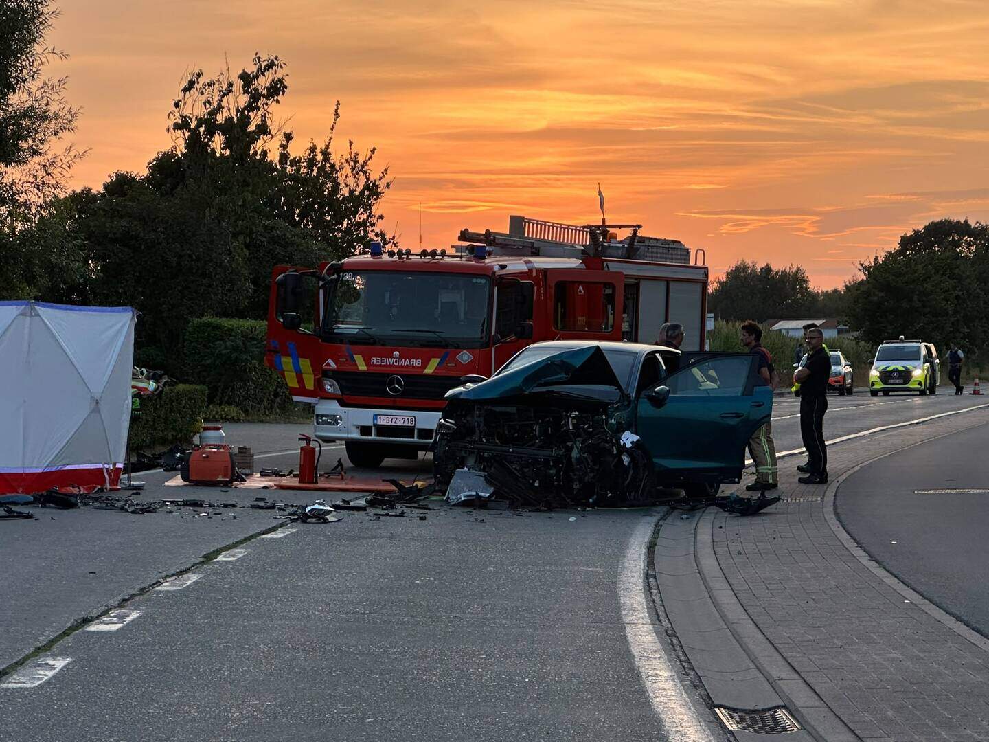Beide wagens liepen heel wat schade op. 