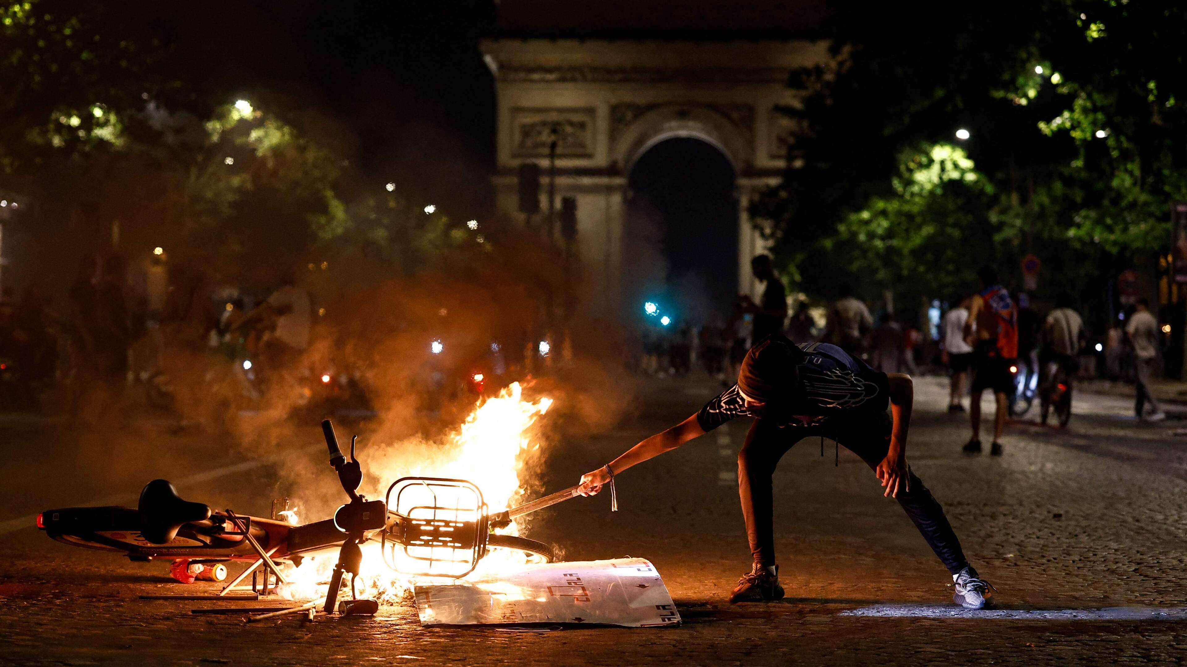 Trieste taferelen na Champions League-finale: Parijs verandert in oorlogsgebied, 416 arrestaties en 7 agenten gewond