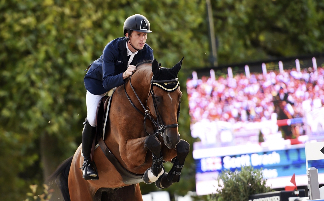 Scott Brash steekt zege op zak op Jumping in Cannes