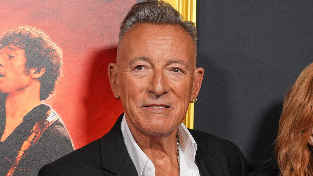 ブルース・スプリングスティーン、政治色の強いツアーを発表「私たちの民主主義はワシントンの王になりたかった人物によって脅かされている」