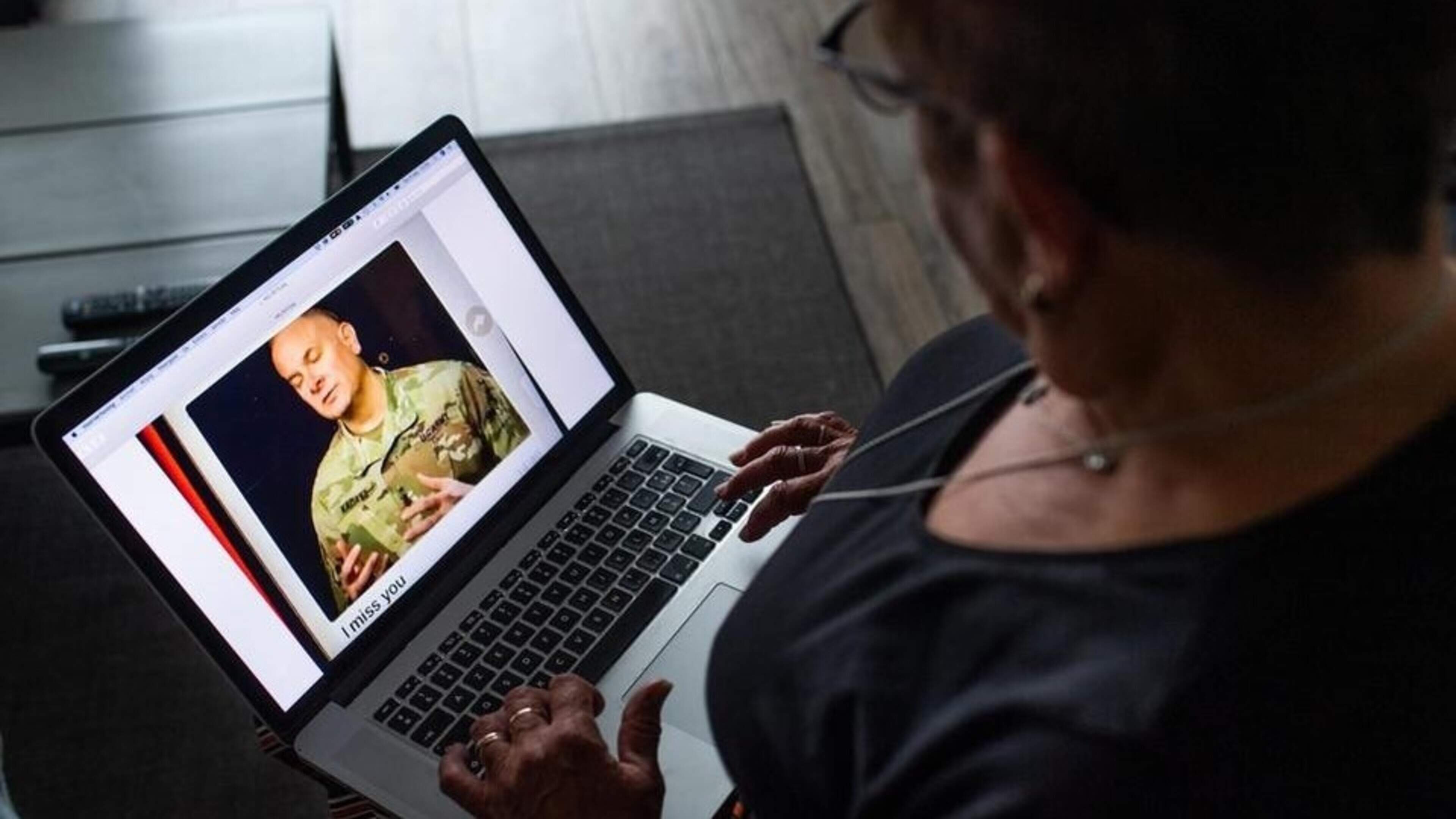 ’Verliefde soldaat’ en ’acteur’ weg met 350.000 euro van Oostenrijkse die van uitkering leeft: leningen afgesloten en huis verkocht