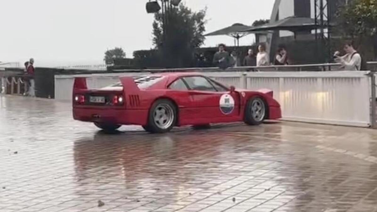 Beelden tonen gevaarlijke driftmanoeuvres van knalrode Ferrari in Knokke: "Dit gedrag kan niet door de beugel" - GVA