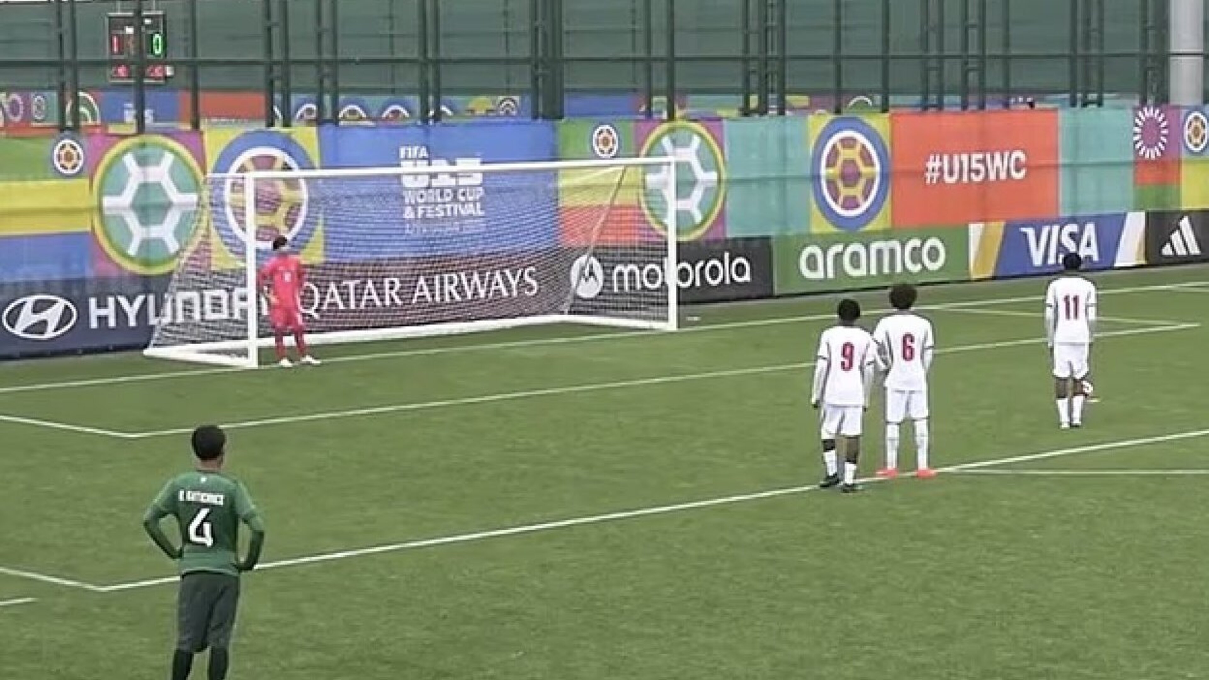 Weer onrust rondom Engeland op jeugd-WK: tegenstander laat controversiële penalty door en gaat daarna arbiter te lijf