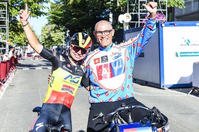 Justine Ghekiere wint het dernycriterium van Wilrijk.